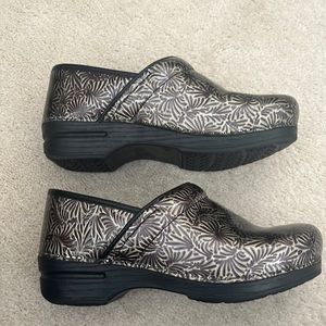 Dansko XP women’s clog work shoes